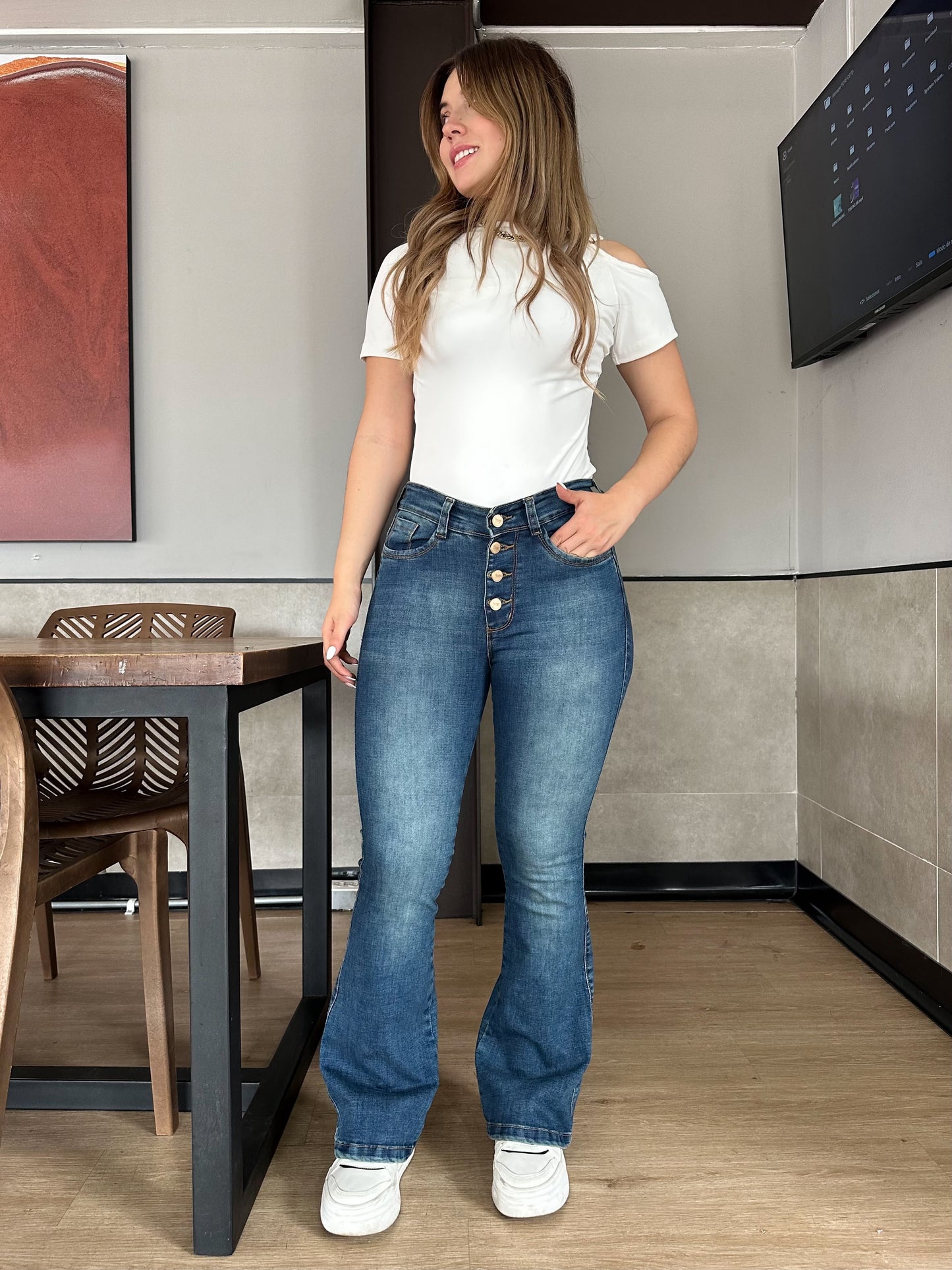 Jean Flare europeo Mujer tiro alto levanta cola tono azul verdoso