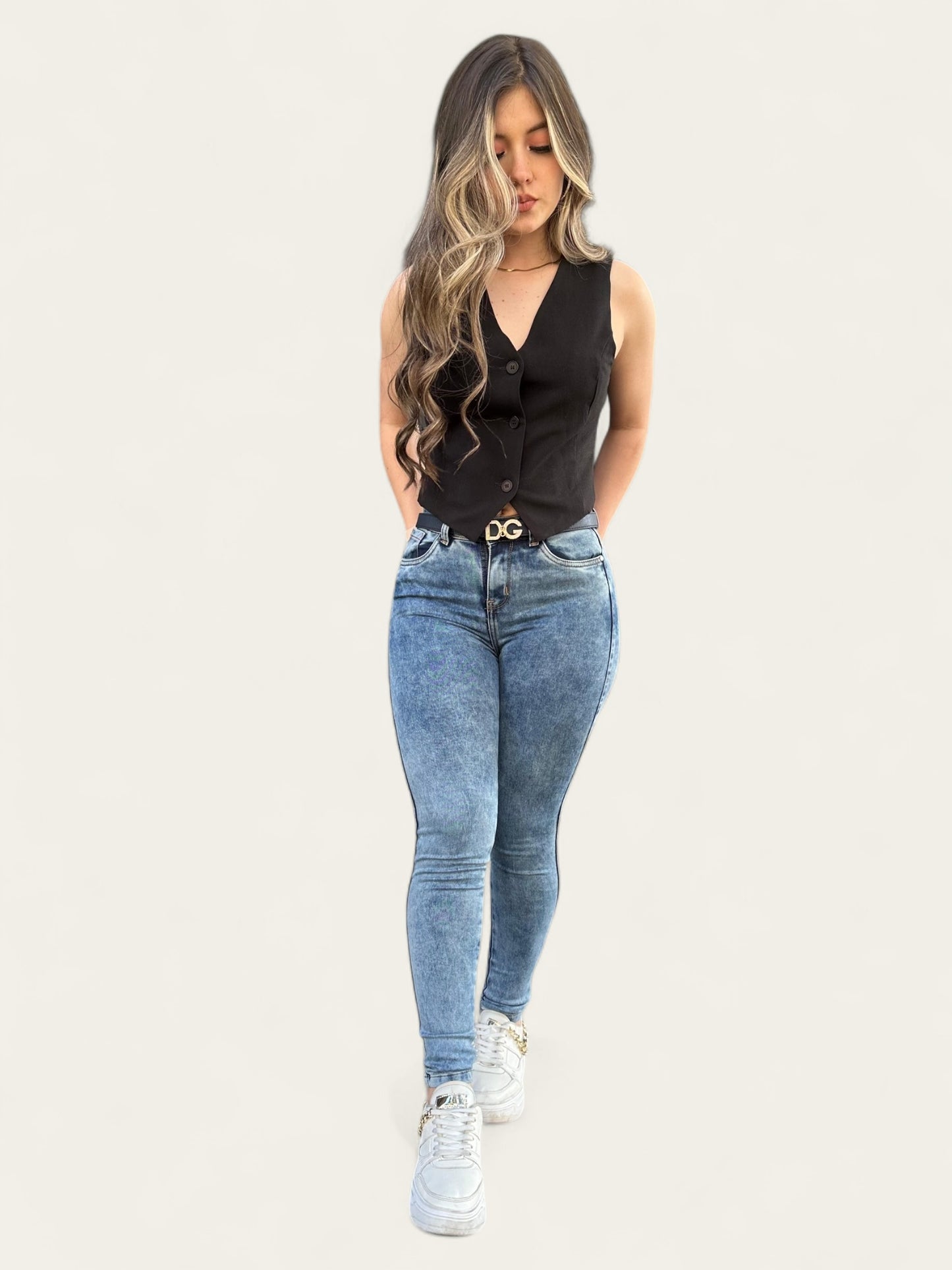 Jean skinny mujer tiro alto levanta cola tono azul frosteado