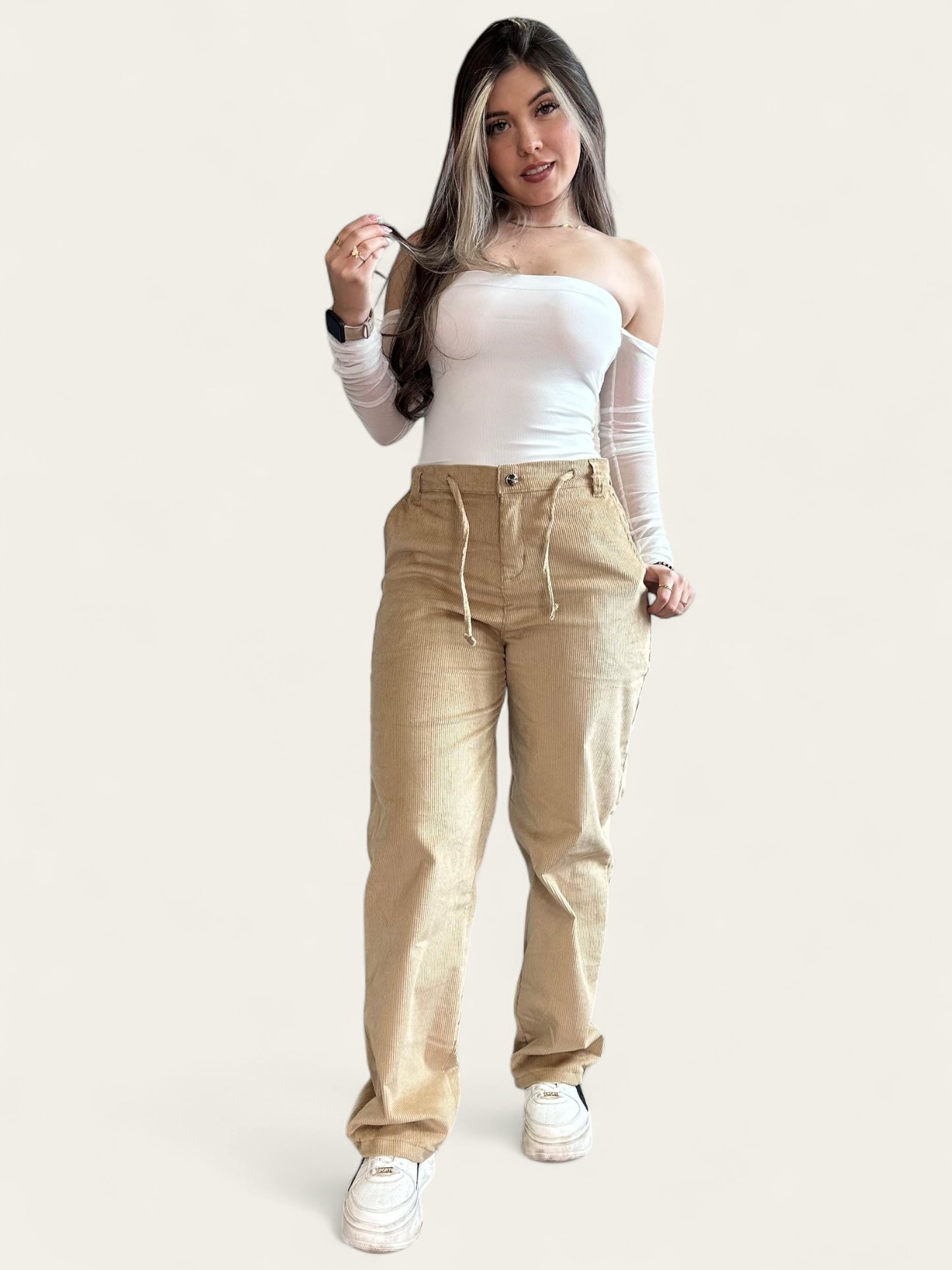 Pantalón en pana para mujer bota recta en tono beige