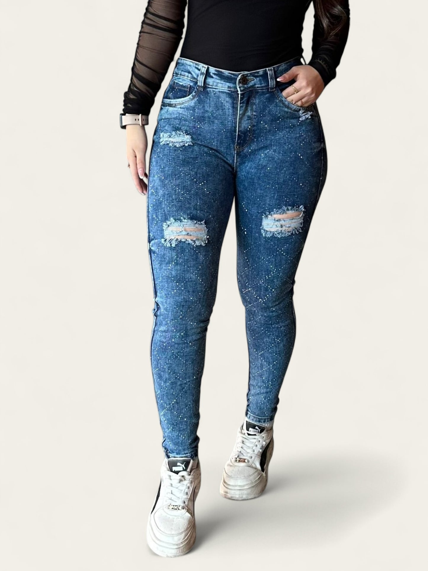 Jean skinny tiro alto stretch y levanta cola con Brillos