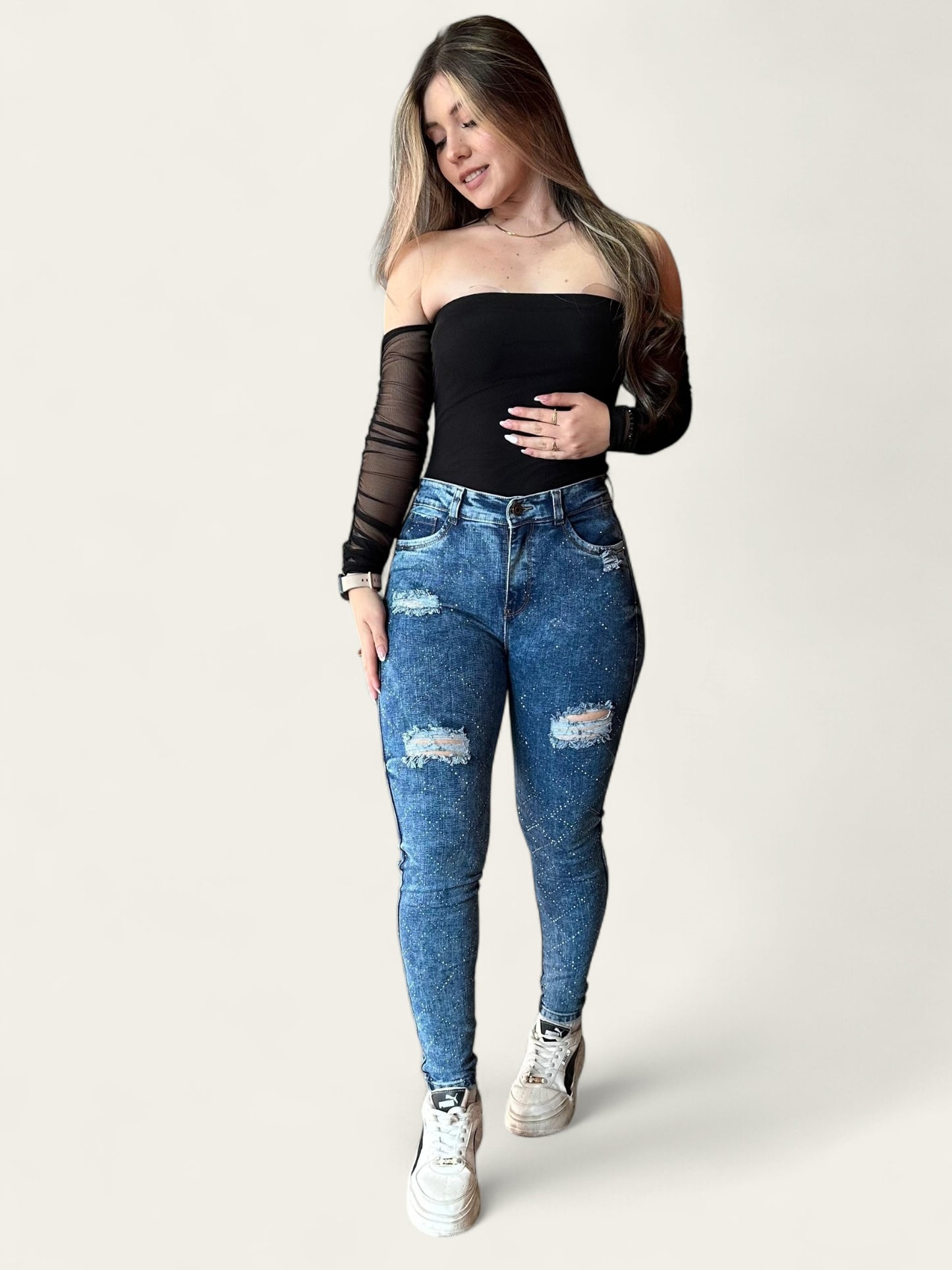 Jean skinny tiro alto stretch y levanta cola con Brillos