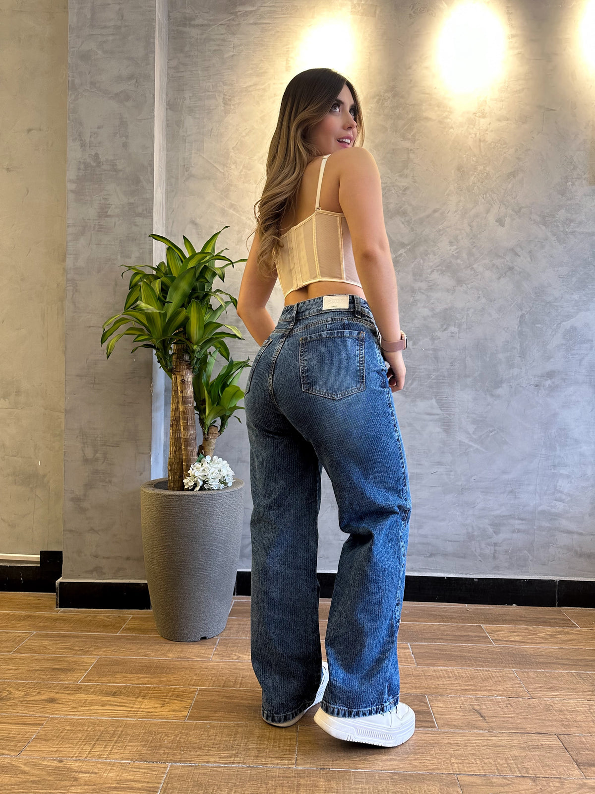 Jean wide leg mujer tela bordada diseño líneas azul medio