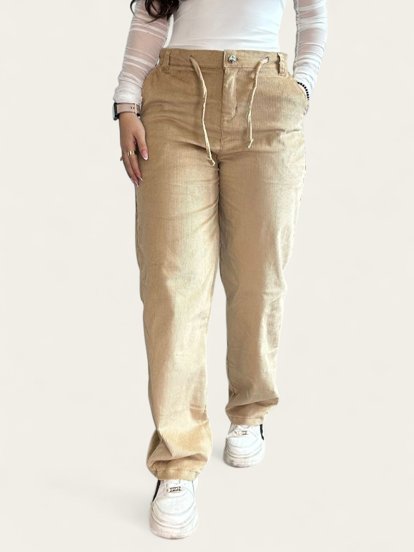 Pantalón en pana para mujer bota recta en tono beige