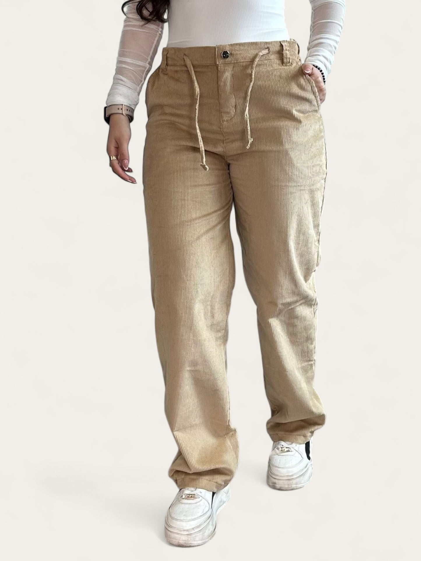 Pantalón en pana para mujer bota recta en tono beige