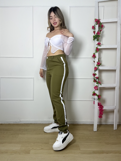 Pantalón liviano mujer tono verde línea lateral