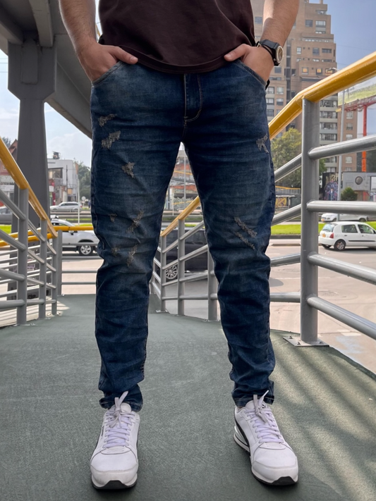 Jean slim clásico tono azul con rotos para hombre