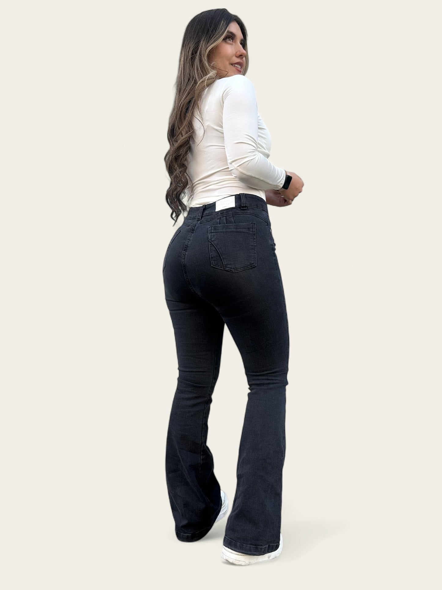 Jean flare mujer tono gris