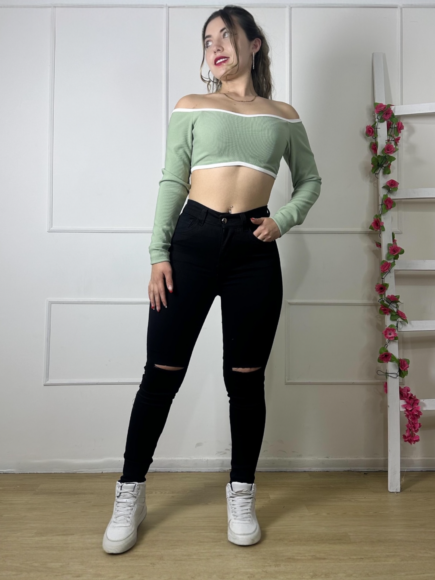 Jean Skinny Mujer stretch tiro alto Negro roto rodilla