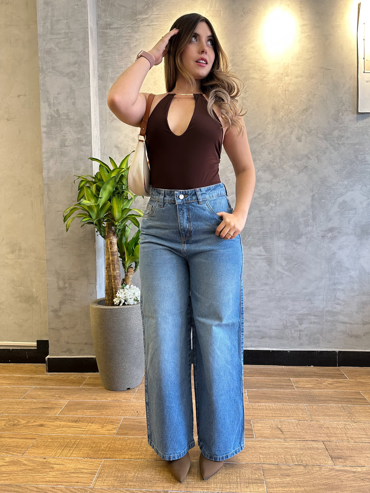 Jean wide leg mujer tela bordada diseño líneas