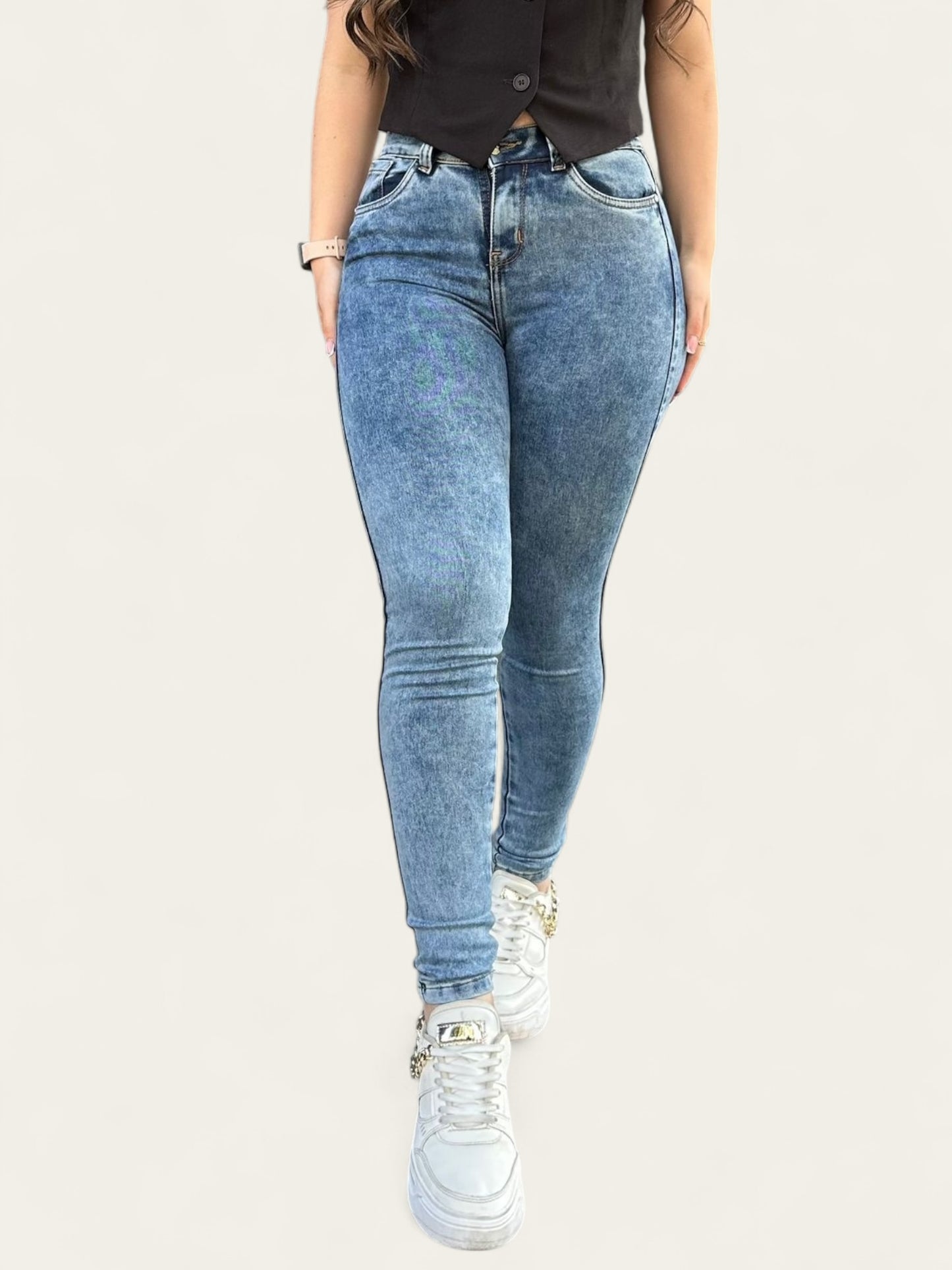 Jean skinny mujer tiro alto levanta cola tono azul frosteado