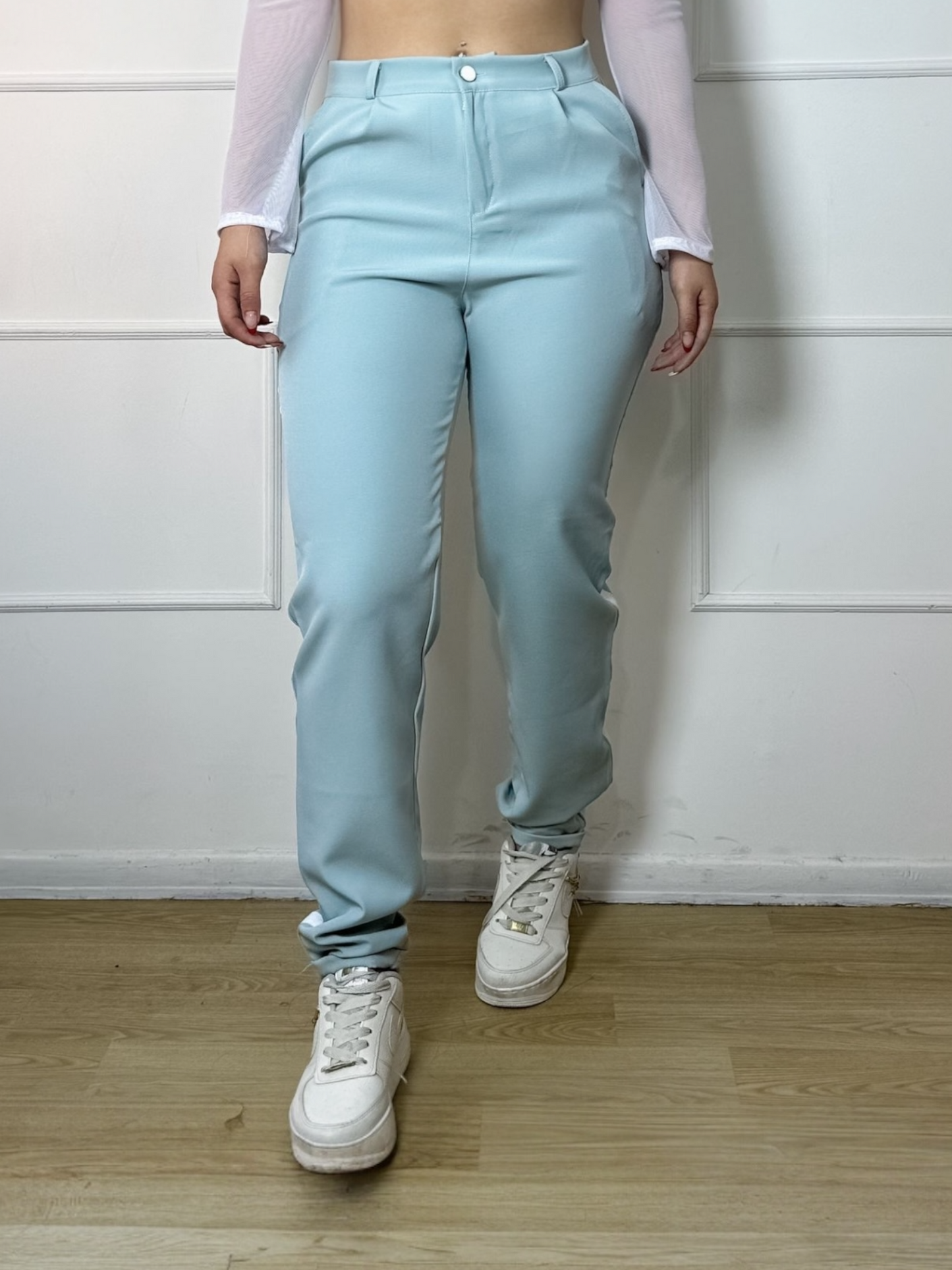Pantalón liviano mujer tono verde menta línea lateral