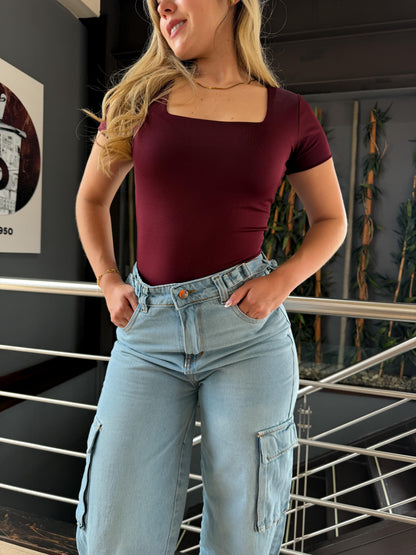 Jean cargo mujer tono azul claro con ajuste cintura
