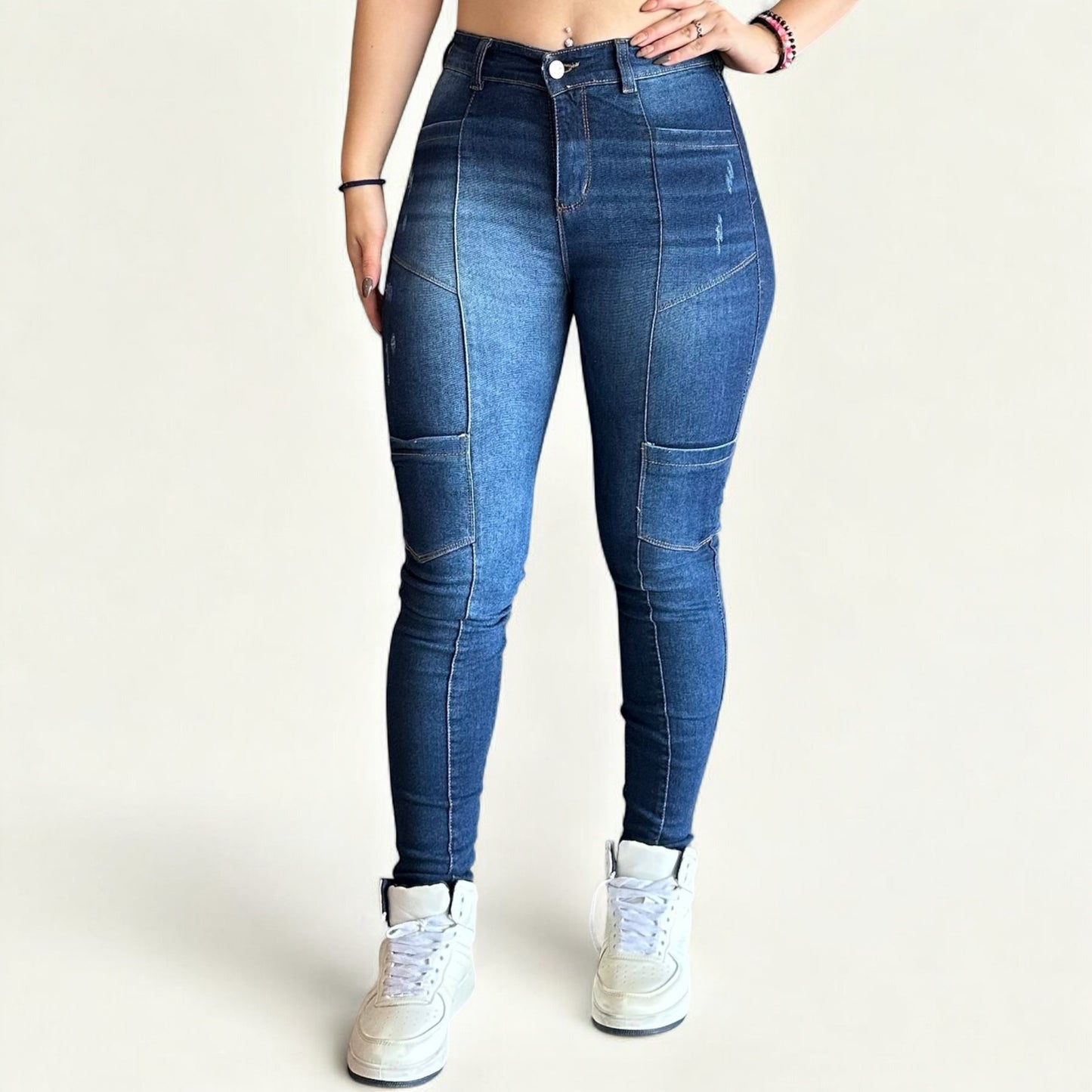 Jean skinny cargo tiro alto levanta cola tono azul oscuro