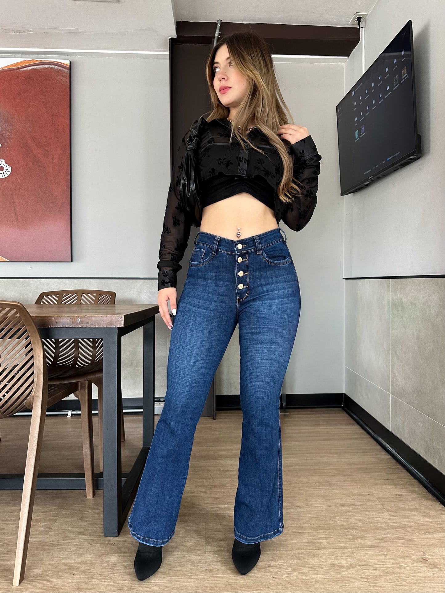 Jean Flare europeo Mujer tiro alto levanta cola tono azul clásico