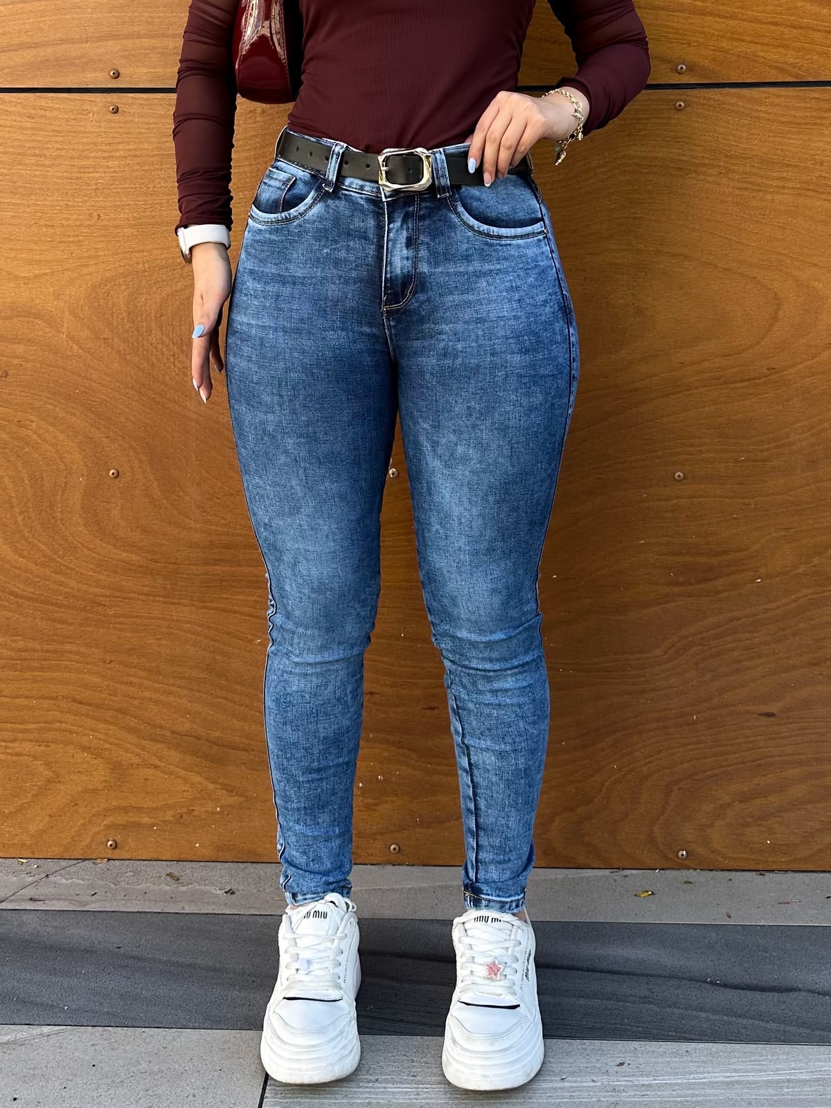 Jean skinny mujer tiro alto levanta cola azul medio