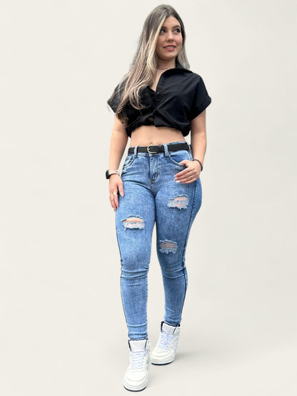 Jean skinny tiro alto levanta cola tono azul claro con rotos