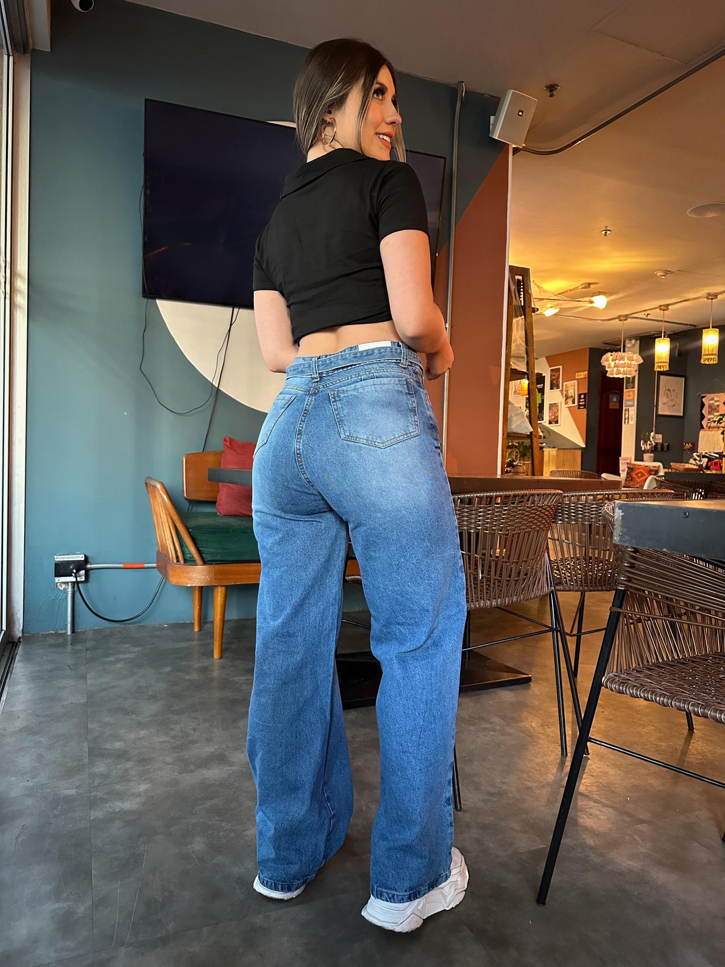 Jean Wide Leg mujer tono azul medio clasico con Correa