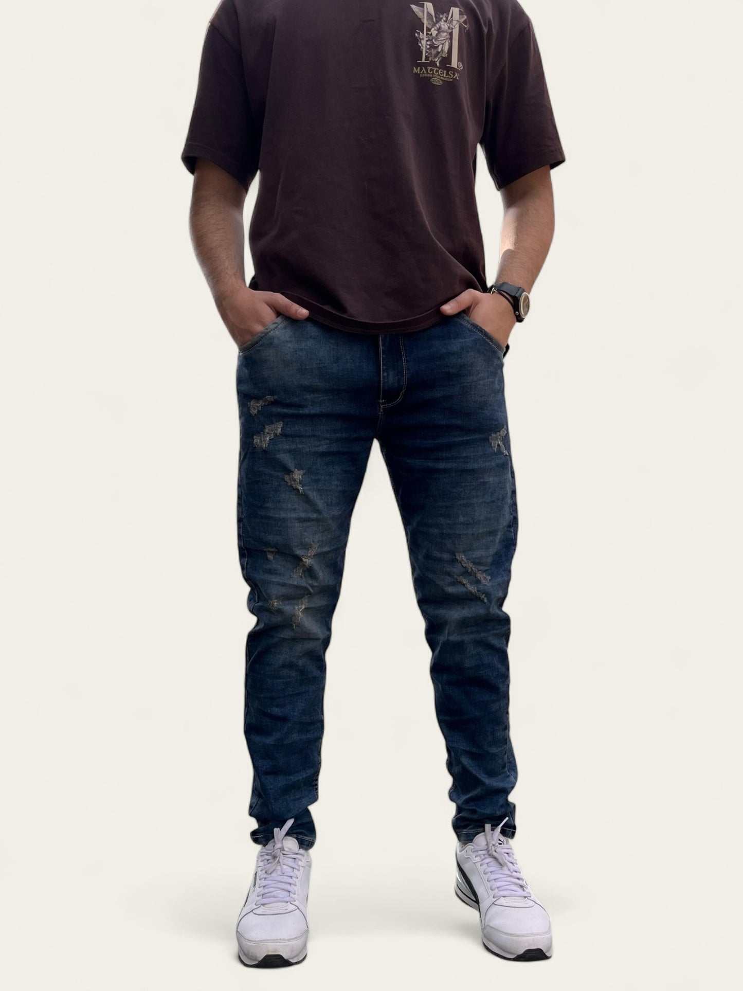 Jean slim clásico tono azul con rotos para hombre