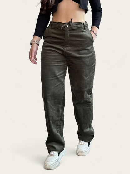 Pantalón en pana para mujer bota recta en tono verde