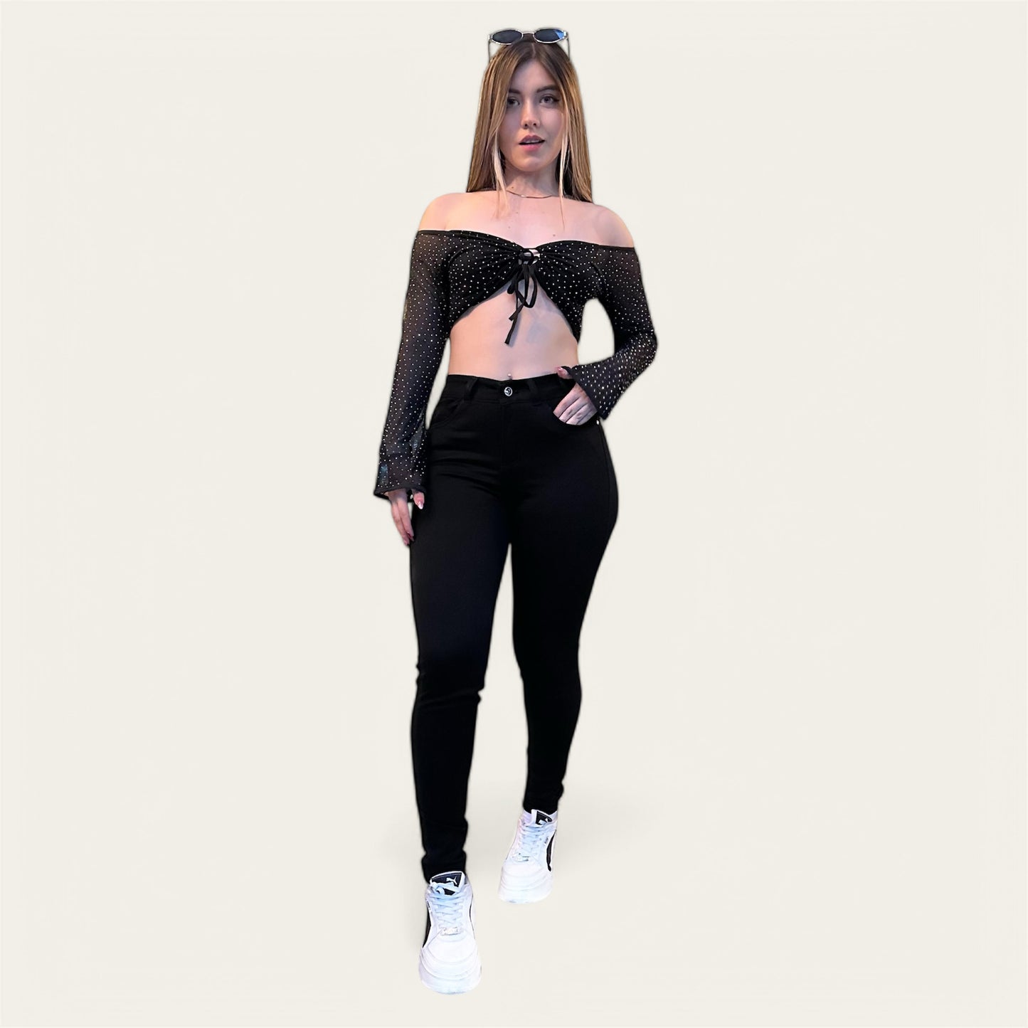 Jean Skinny tiro alto clásico levanta cola Negro