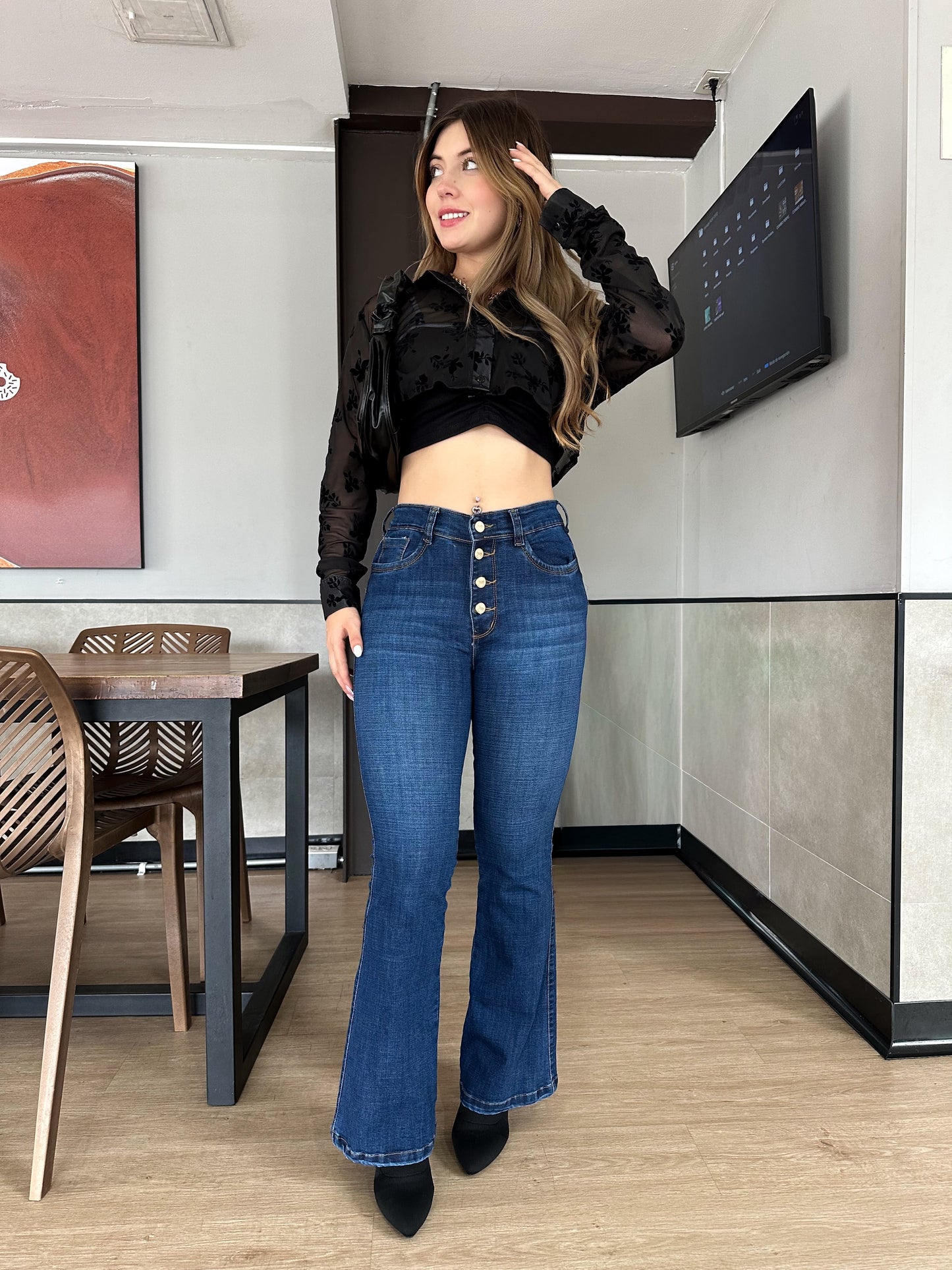 Jean Flare europeo Mujer tiro alto levanta cola tono azul clásico