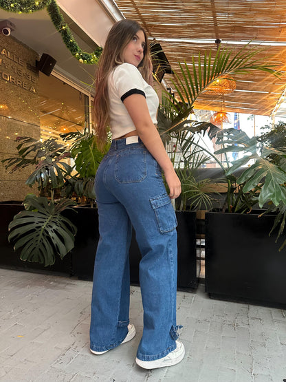 Jean cargo mujer tono azul clásico