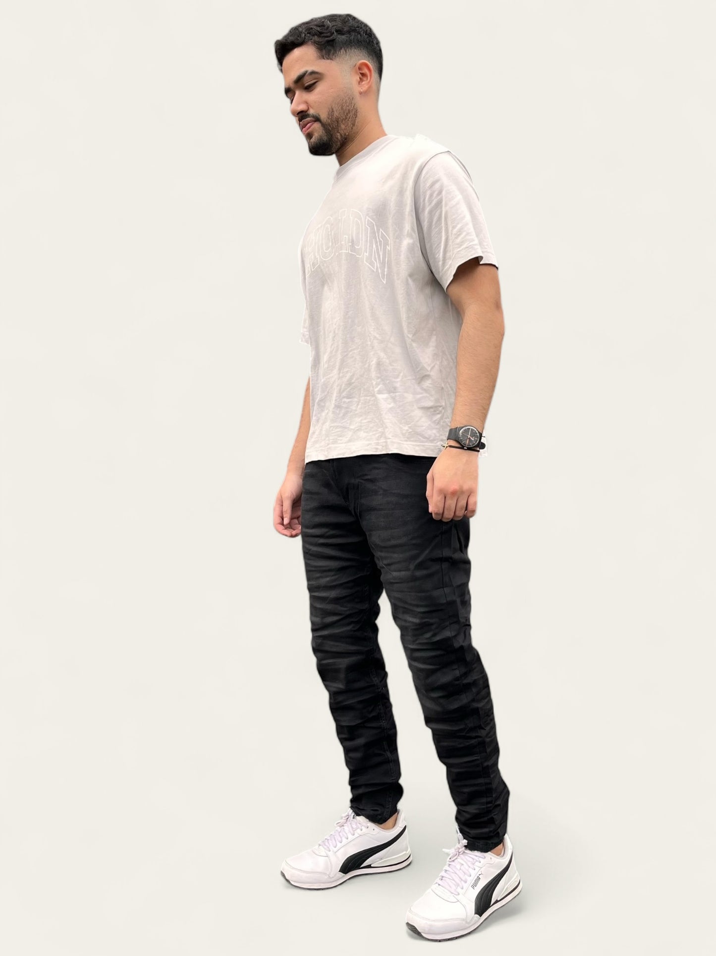 Jean slim clásico tono gris humo para hombre