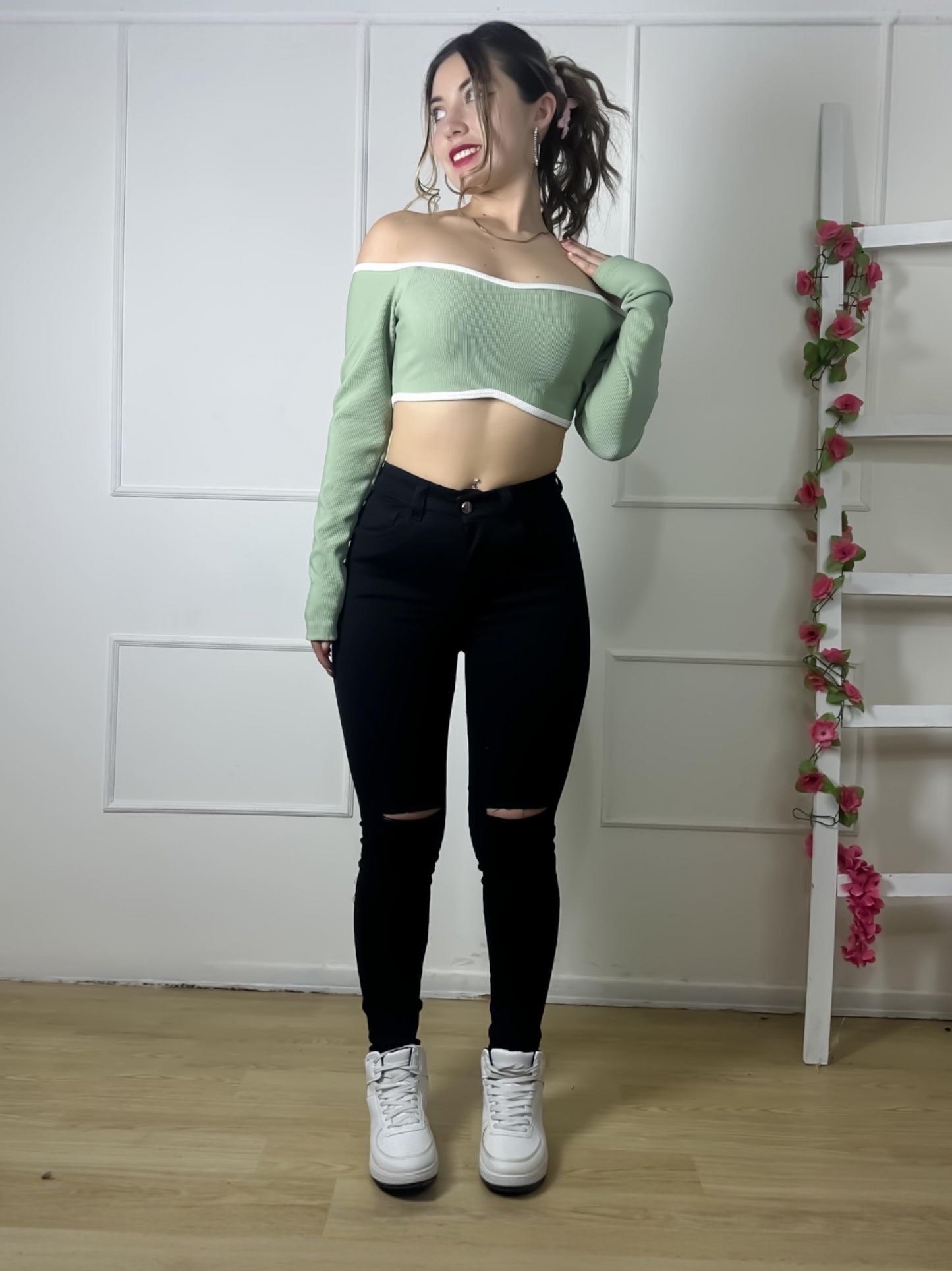 Jean Skinny Mujer stretch tiro alto Negro roto rodilla