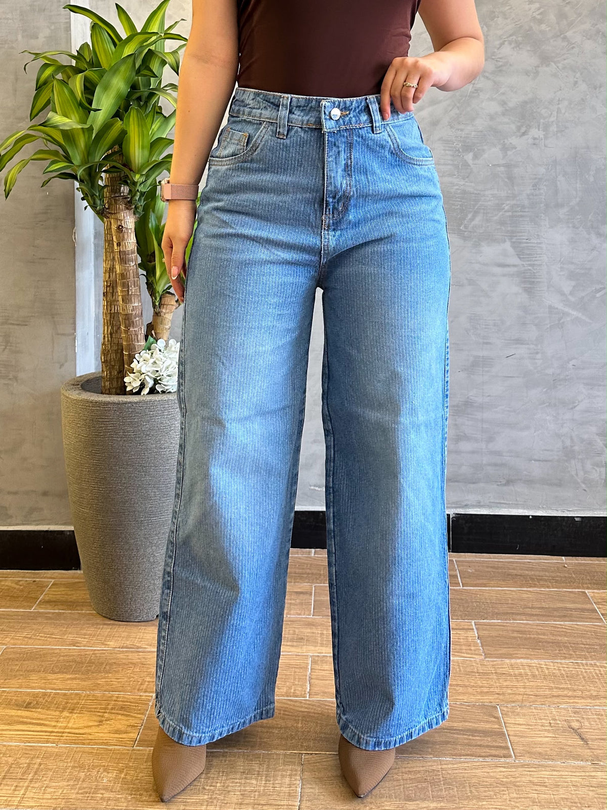 Jean wide leg mujer tela bordada diseño líneas