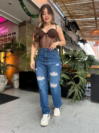 Jean Boyfriend mujer tono azul oscuro con rotos