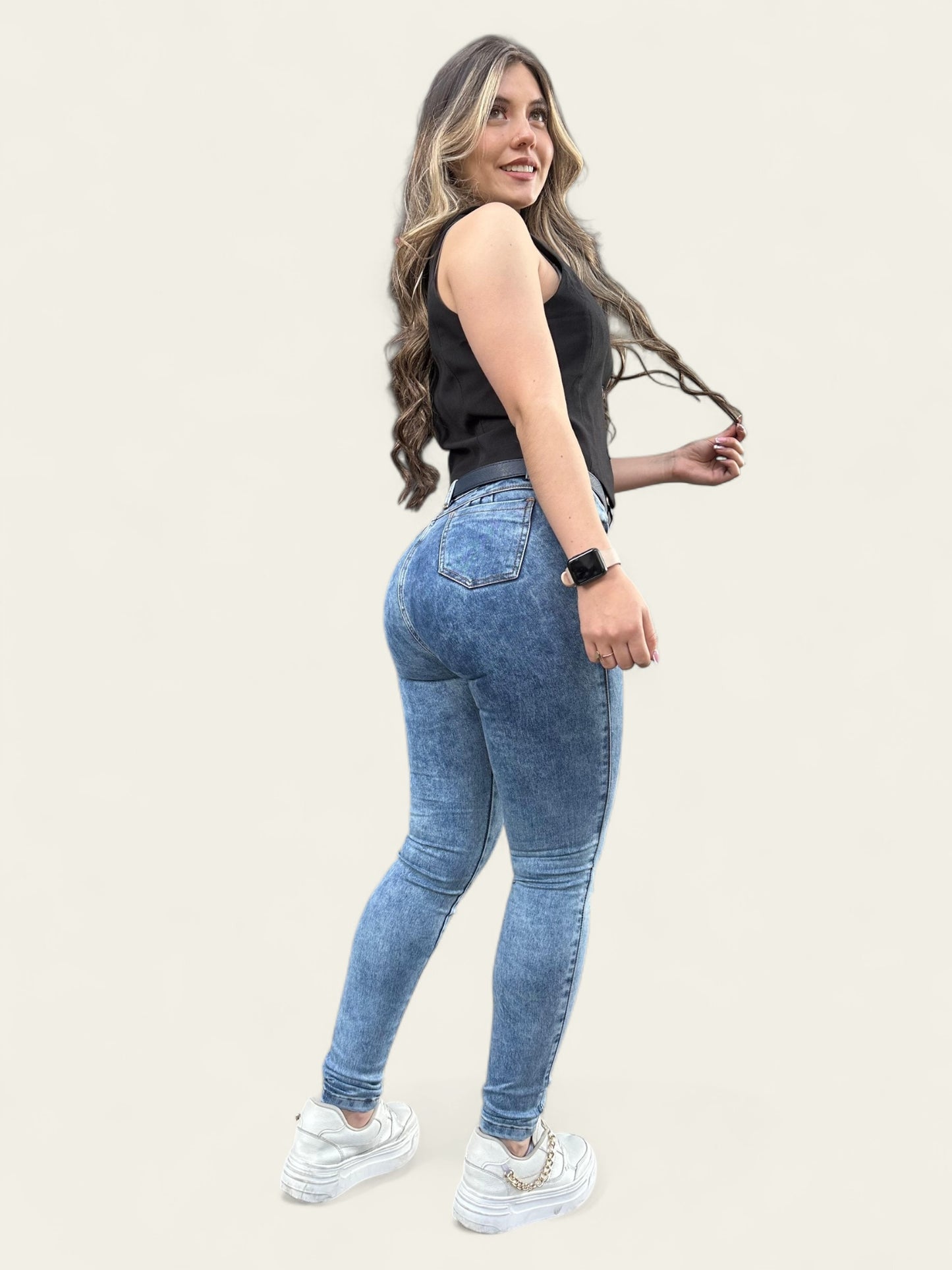 Jean skinny mujer tiro alto levanta cola tono azul frosteado