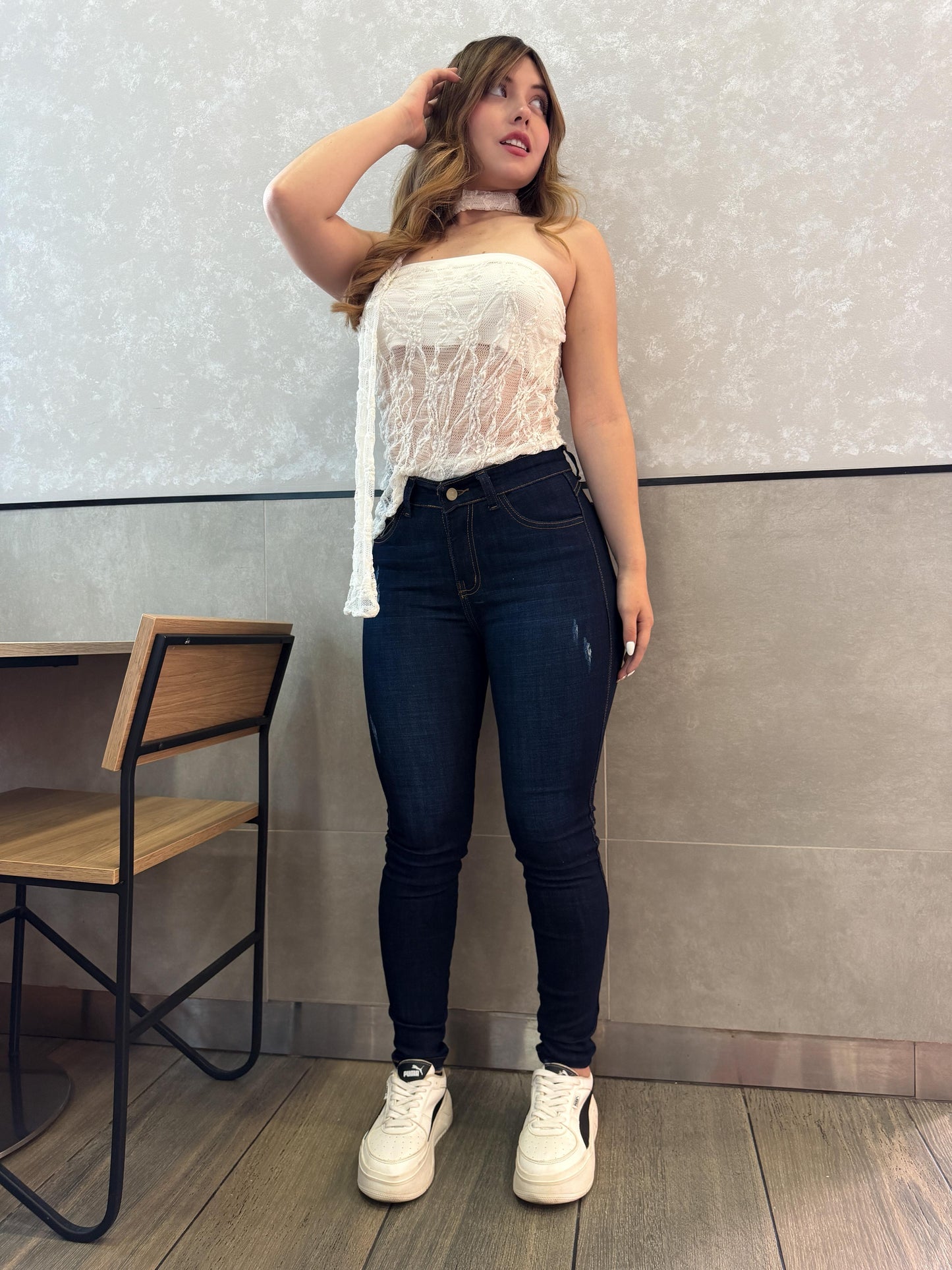 Jean skinny mujer tiro alto levanta cola azul oscuro