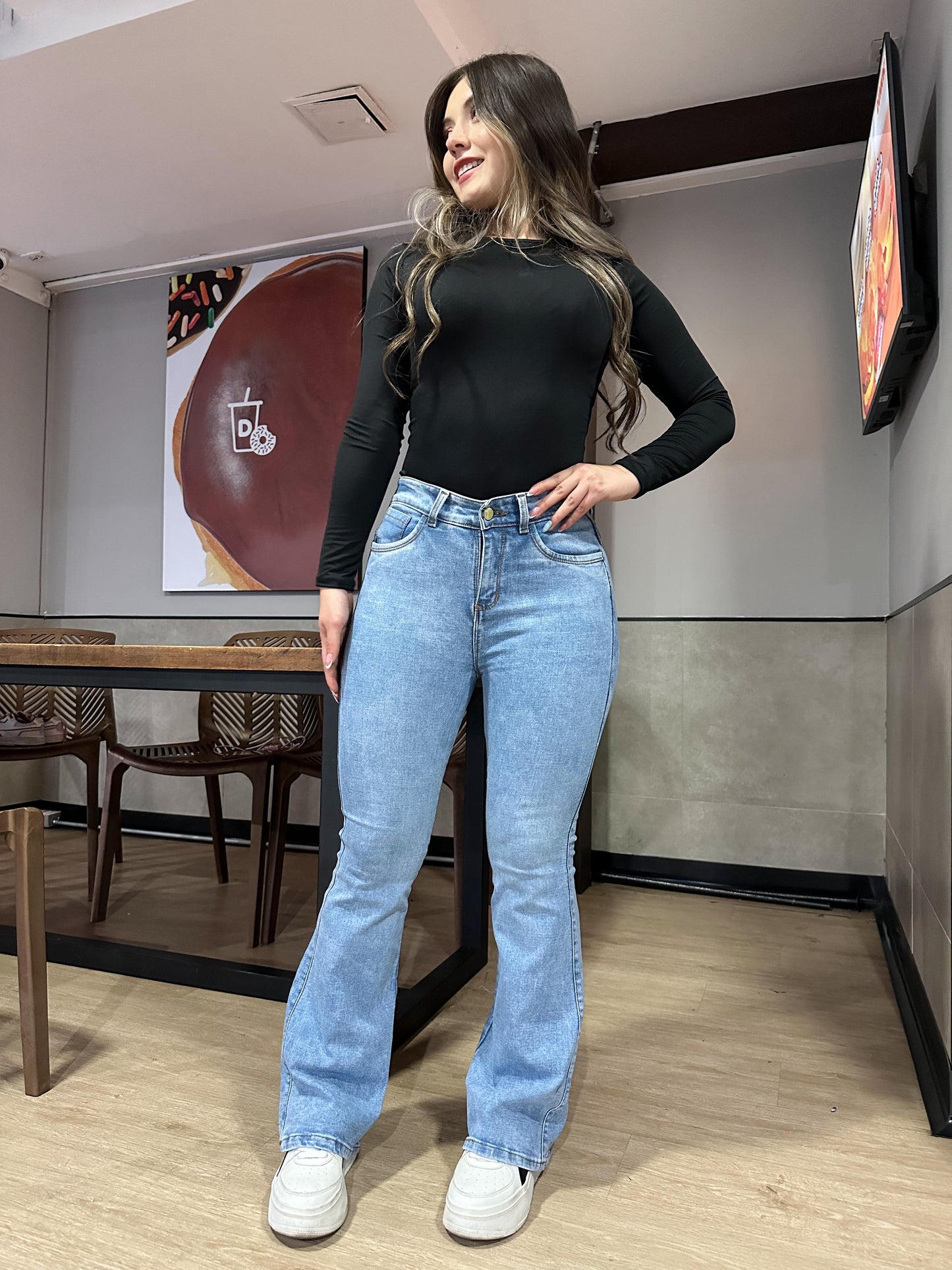 Jean Flare Mujer tiro alto levanta cola tono azul