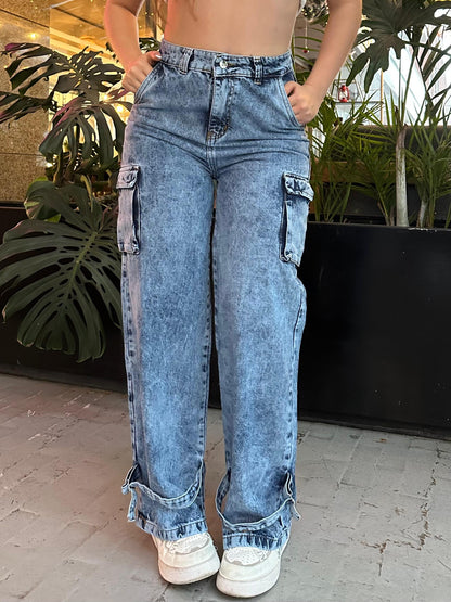 Jean cargo mujer tono azul frosteado
