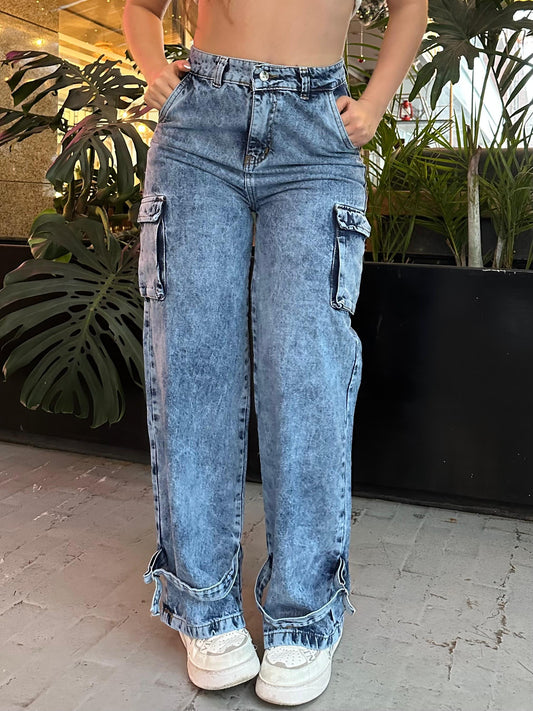 Jean cargo mujer tono azul frosteado