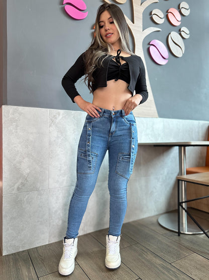 Jean skinny mujer con correas tiro alto levanta cola tono azul medio