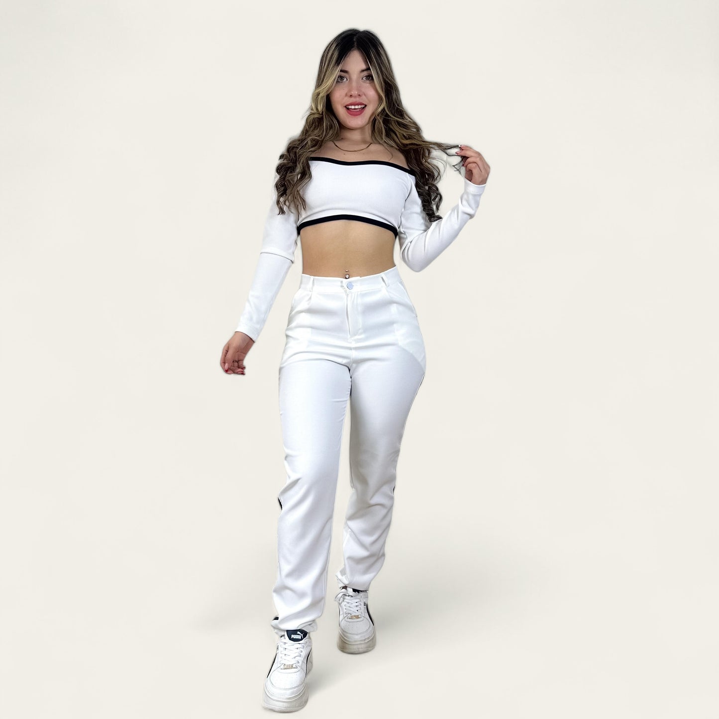 Pantalón liviano mujer tono blanco línea lateral