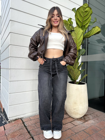 Jean wide leg mujer con correa tono gris