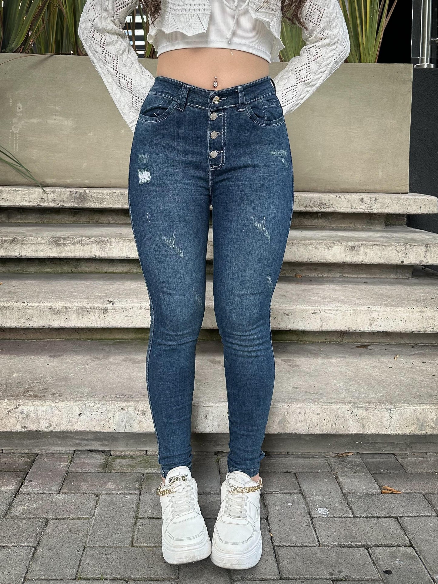 Jean skinny mujer tiro alto levanta cola tono azul oscuro