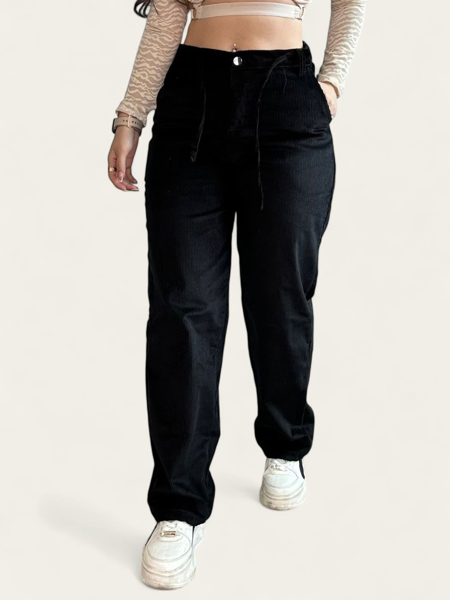 Pantalón en pana para mujer bota recta en tono negro
