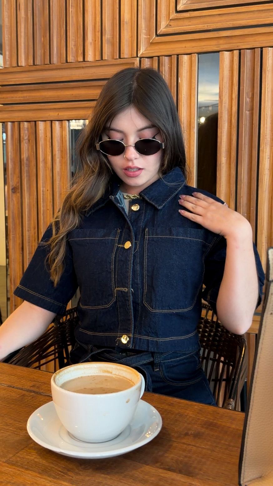 Camisa denim tono azul oscura