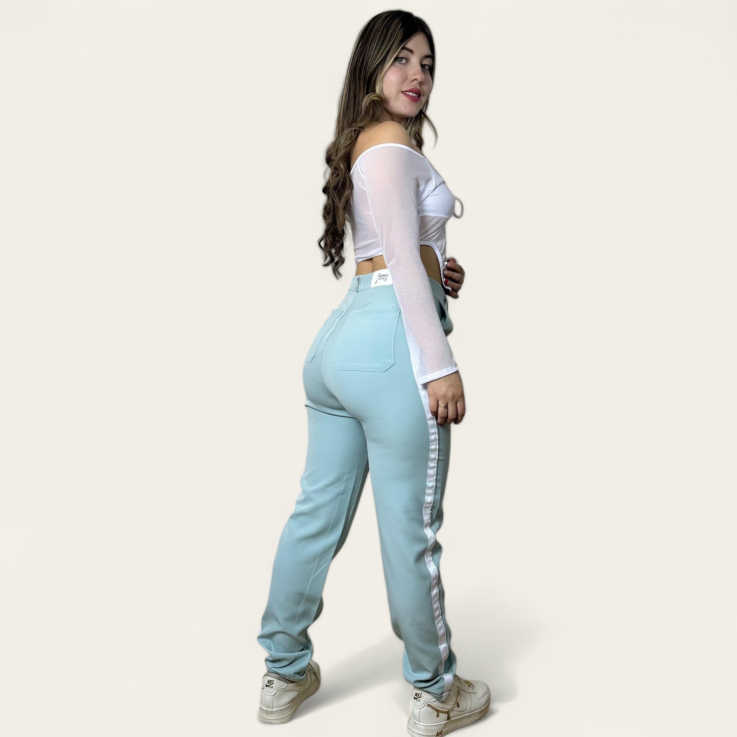 Pantalón liviano mujer tono verde menta línea lateral