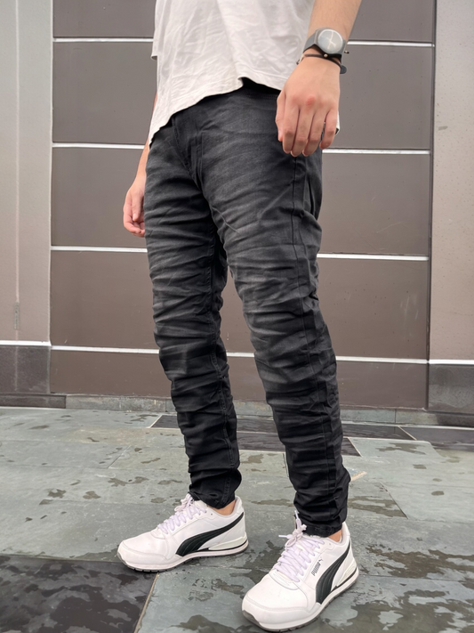 Jean slim clásico tono gris humo para hombre