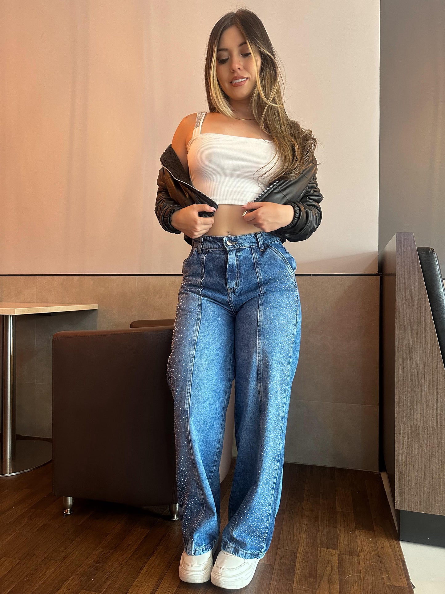 Jean wide leg azul brillos lateral