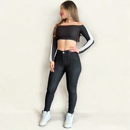 Jean skinny cargo tiro alto levanta cola tono negro