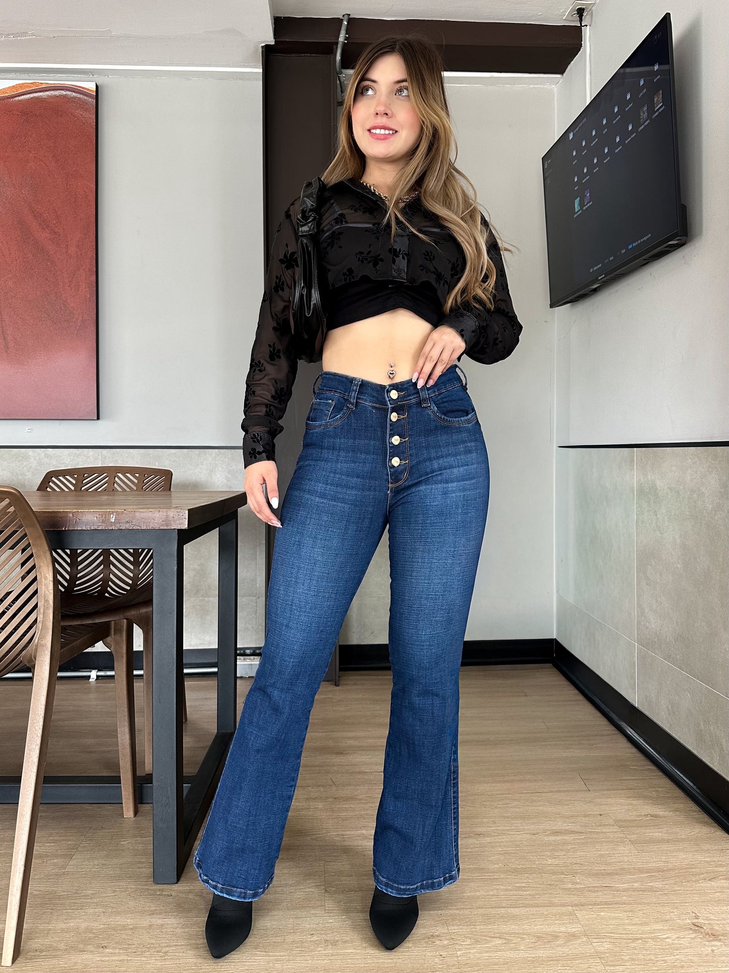 Jean Flare europeo Mujer tiro alto levanta cola tono azul clásico