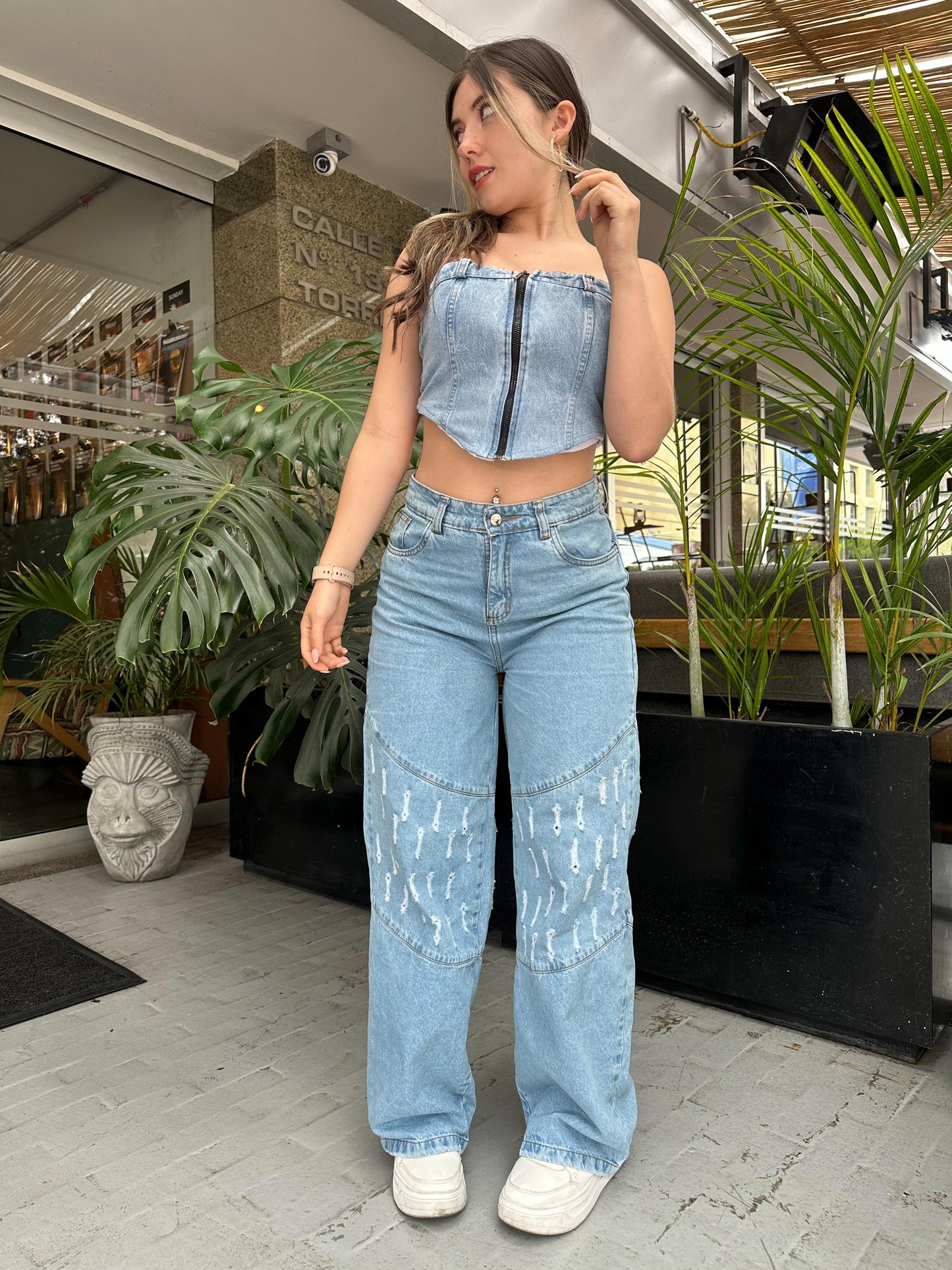 Jean wide leg tono azul claro