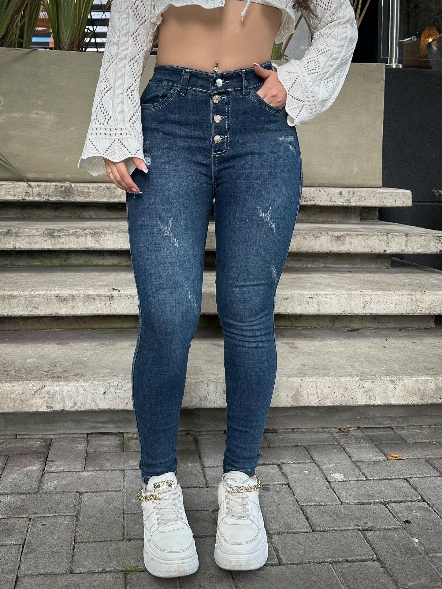 Jean skinny mujer tiro alto levanta cola tono azul oscuro