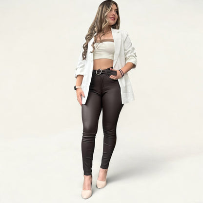 Jean efecto cuero tiro alto strech y levanta cola tono mocca