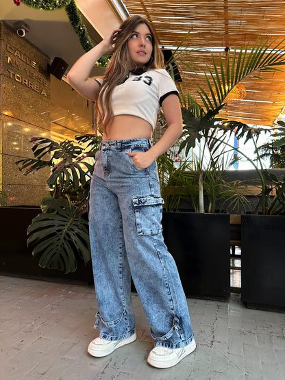 Jean cargo mujer tono azul frosteado
